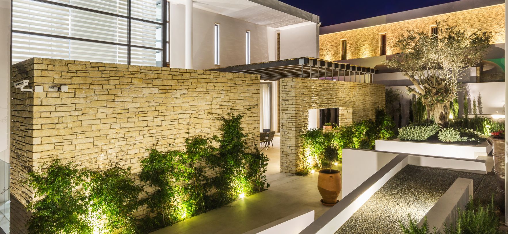 Outdoor lighting display